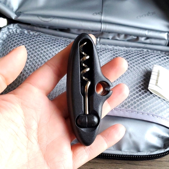 Igloo 2-Bottle Cheetah Print Wine Travel Cooler with Strap - Picture 5 of 5